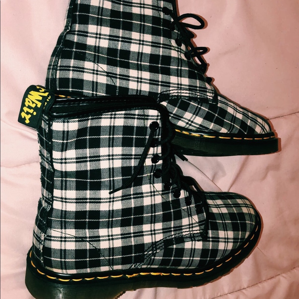 dr. martens black and white tartan plaid boots 🤩